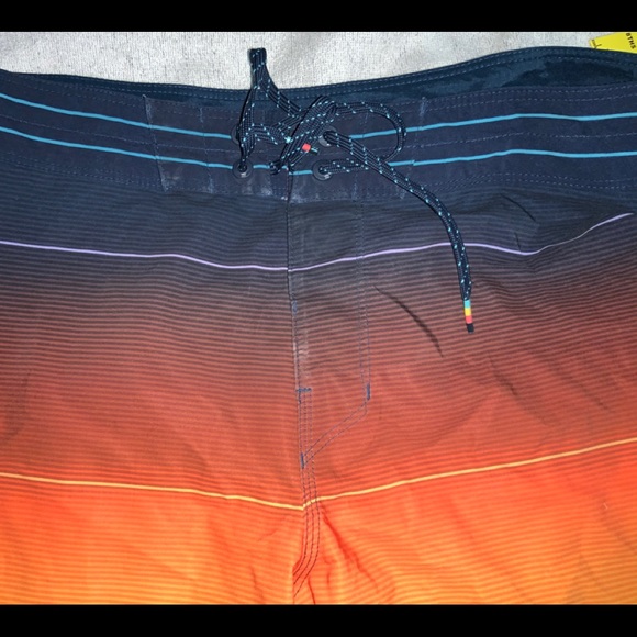 BILLABONG Airlite Fluid Boardshorts W32 Mens Used - Picture 4 of 4